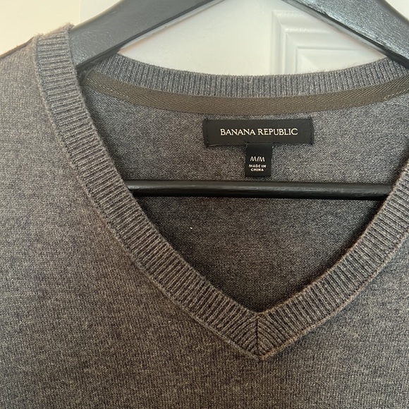 Banana Republic Sweater - Picture 2 of 3